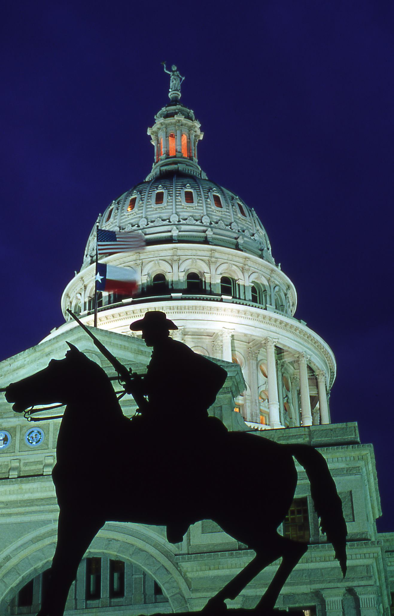 capitol_at_night.jpg