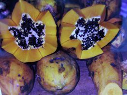 Havana market papayas