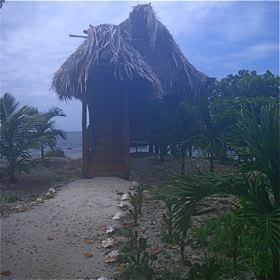 Moho Cay hut on the beach