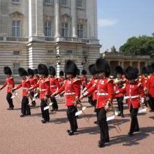 Buckingham Palace guards - London Travel
