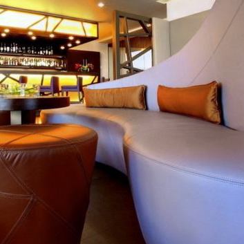 Cannes Hotel Bar - Hotels, Restaurants & Shopping in Cannes, France