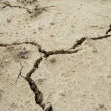 Cracks in the ground - Mexicali Easter Sunday Earthquake - Travel News