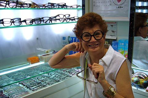 Suzy Shops for Eyeglasses in Shenzhen