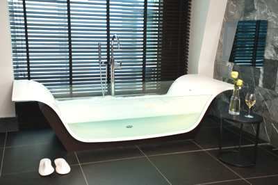 Suite 610 - the Glass Bath Photo by Guy Montagu-Pollock