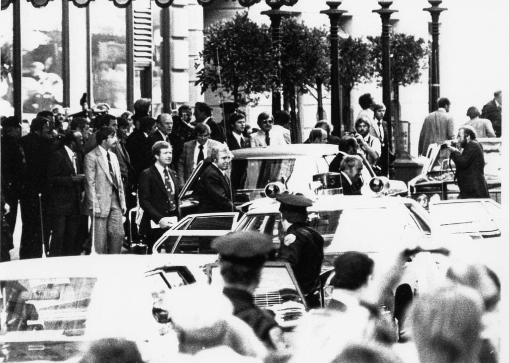 Reaction of Secret Service agents, police, and bystanders approximately one second after Sara Jane Moore attempted to assassinate President Gerald R. Ford. 22 September 1975