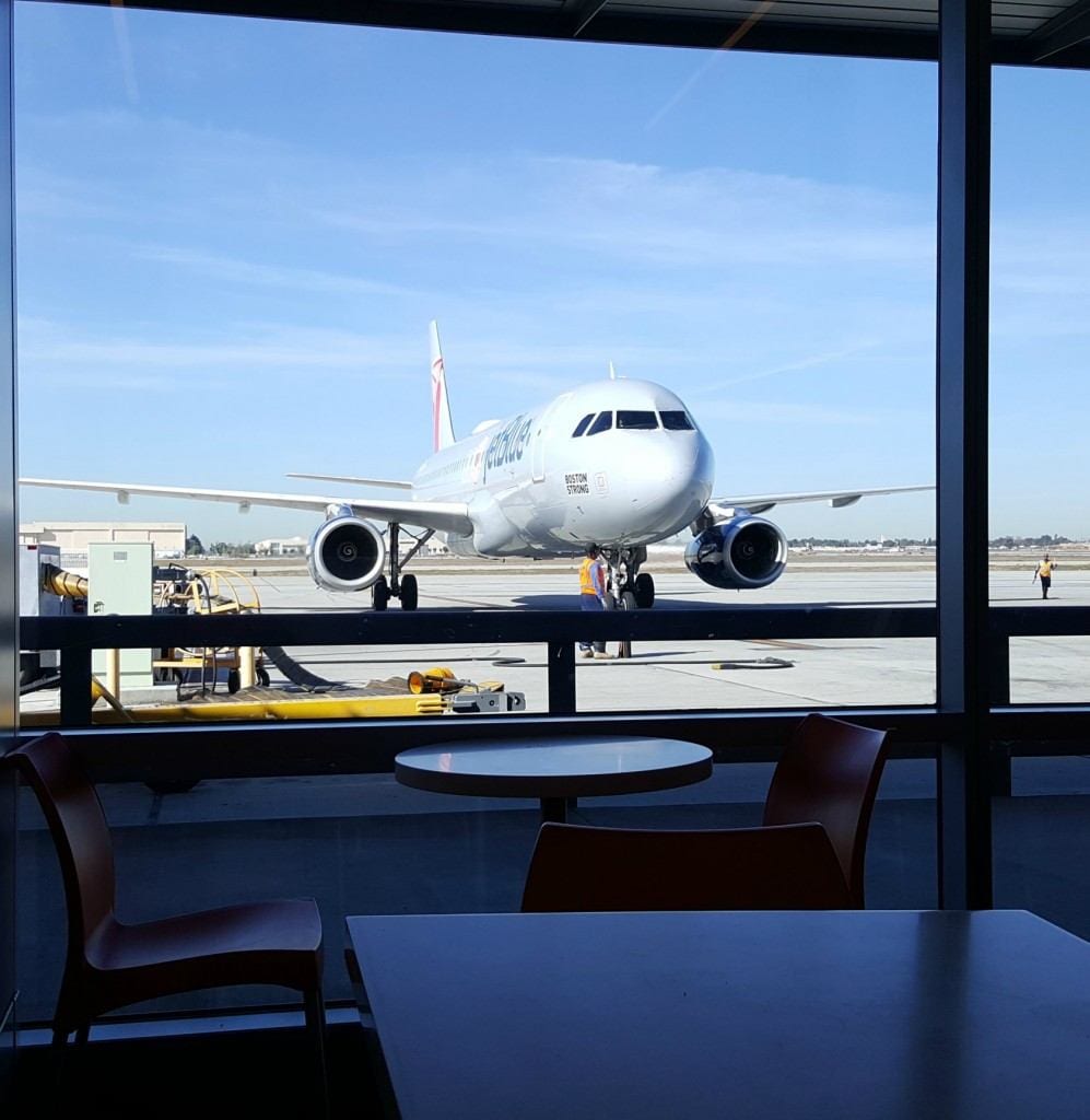 airplane-in-airport