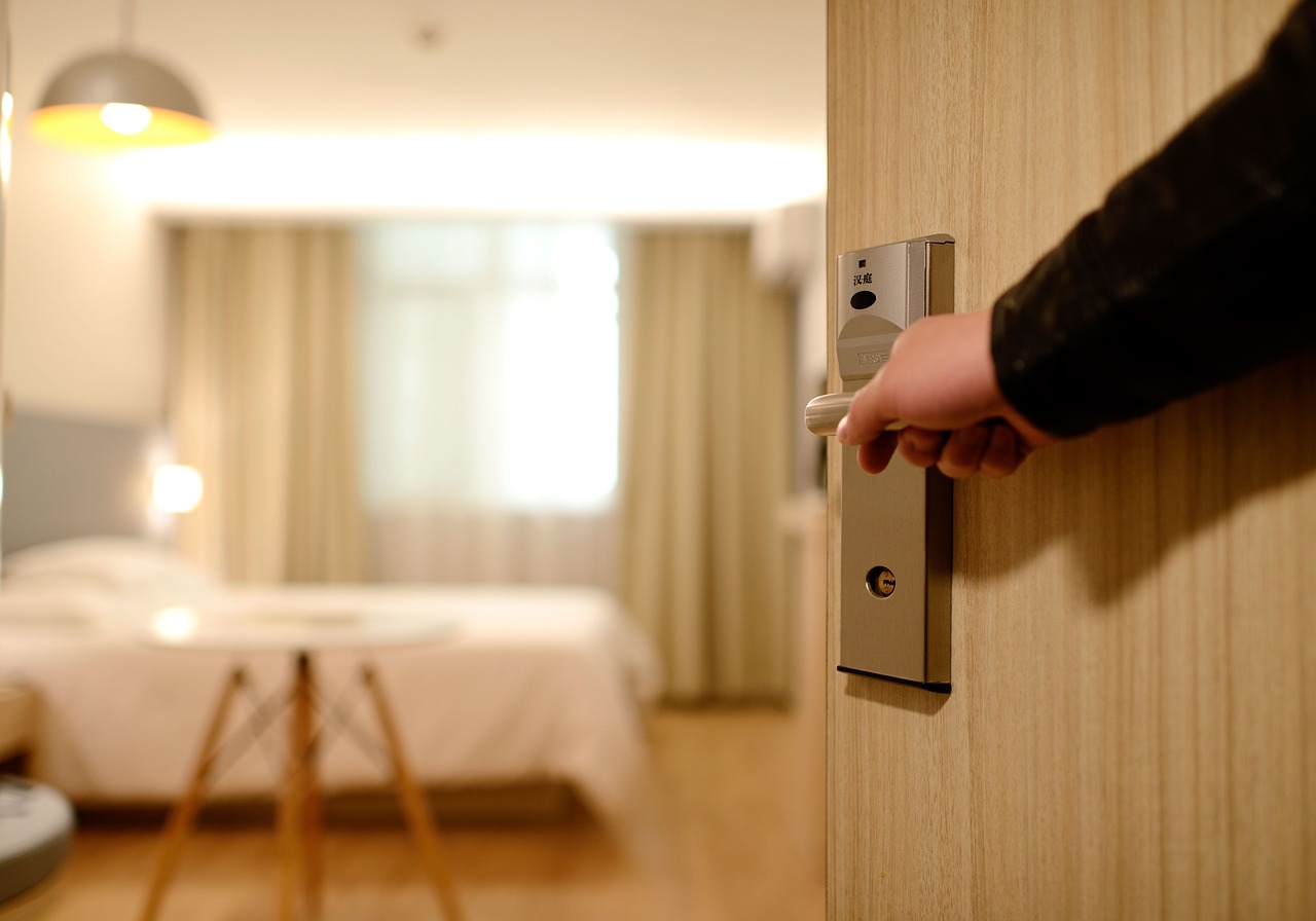 Check Your Hotel Room for Air Quality Sensors - Peter Greenberg Travel Detective